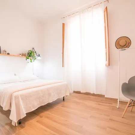 Apartment Minimalist Chic A Villanova 3bdr - 2bth - Wifi *