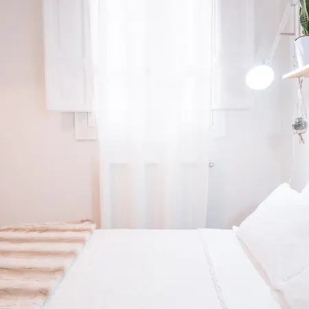 Minimalist Chic A Villanova 3bdr - 2bth - Wifi