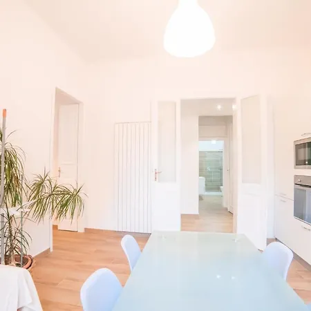 Minimalist Chic A Villanova 3bdr - 2bth - Wifi Apartment Cagliari