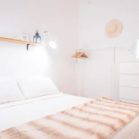Apartment Minimalist Chic A Villanova 3bdr - 2bth - Wifi *